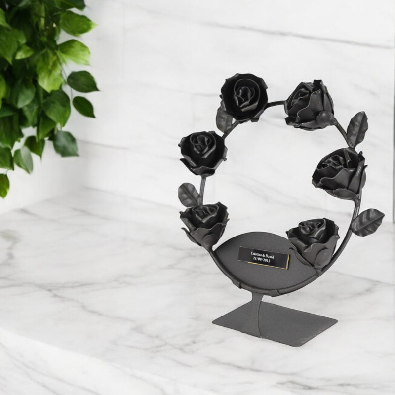 Corona de 6 rosas de forja con soporte
